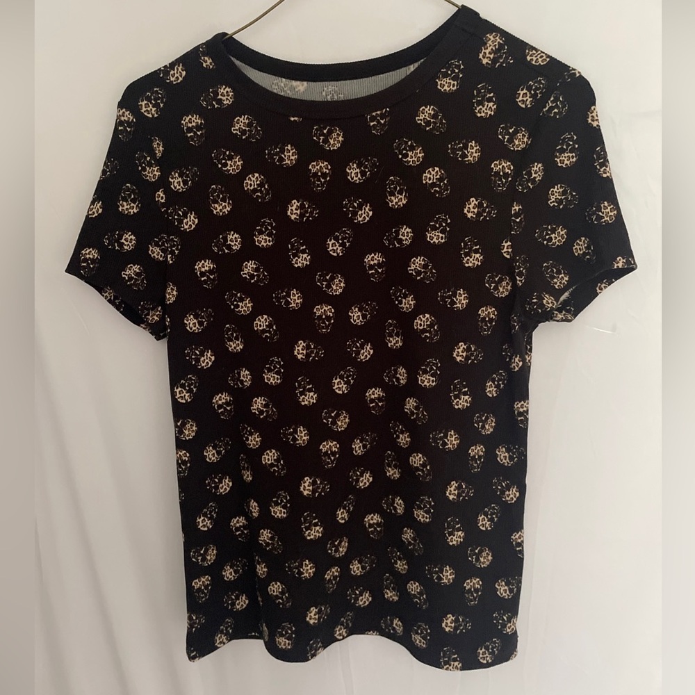Juniors Black Skulls Tee Shirt. No Boundaries size Medium 7-9 NWOT